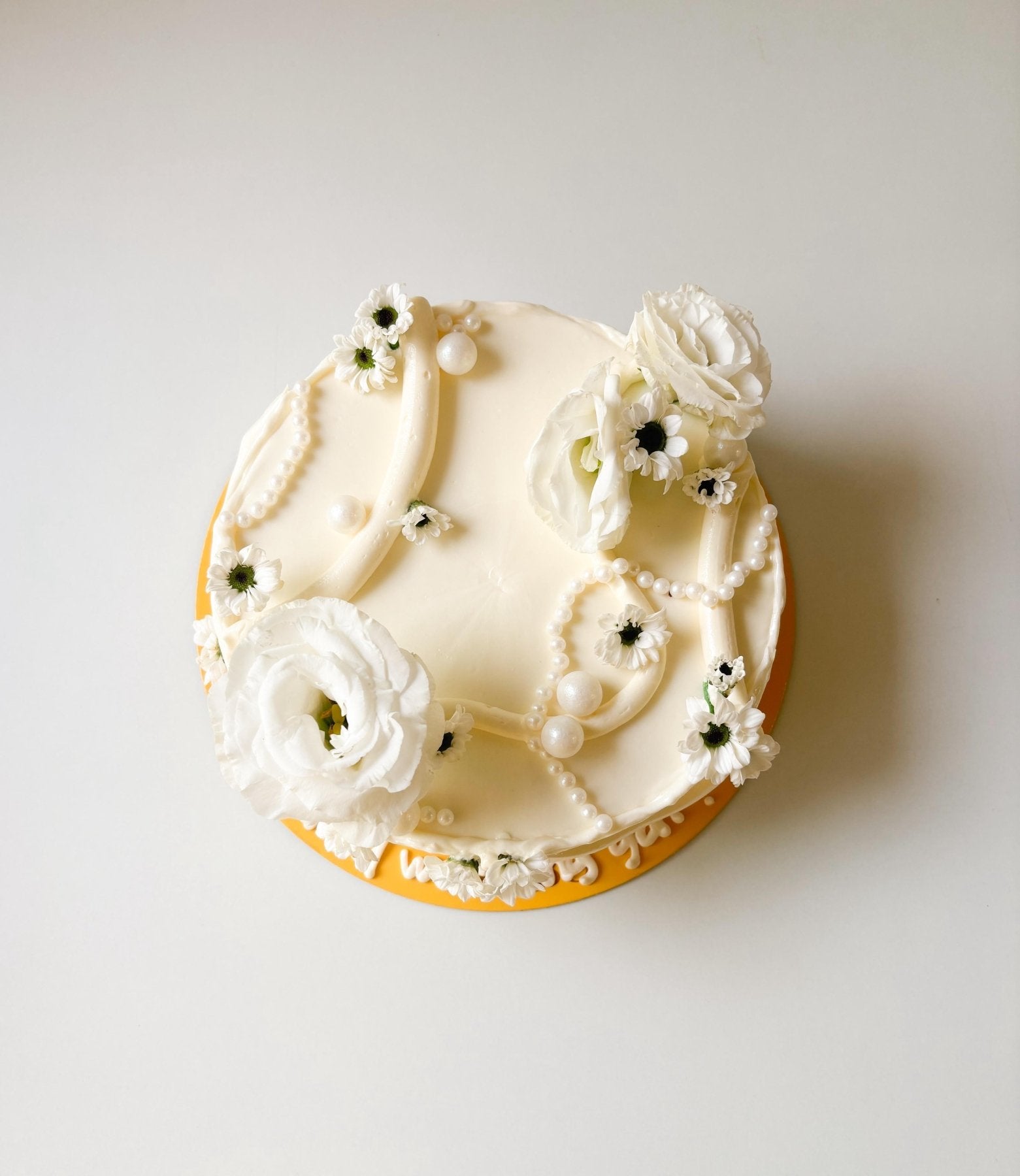 White Pearl Eustoma Cake - Bobo Cakery